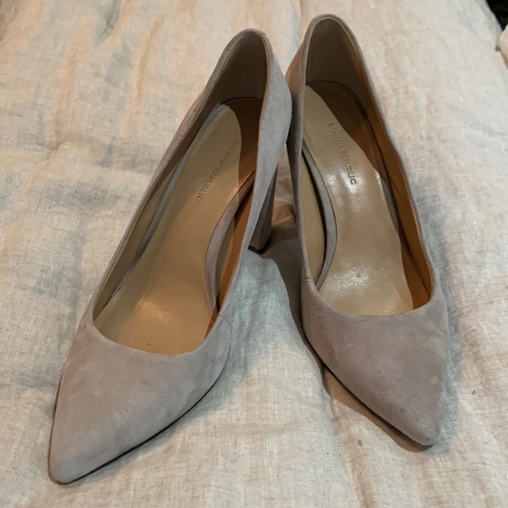 BR block heeled suede pumps